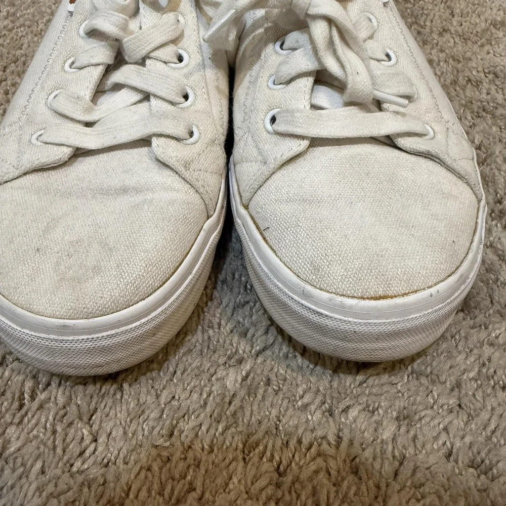 Taos Plim Soul Shoes Womens Size 9.5 White Canvas Lace Up Comfort Sneakers